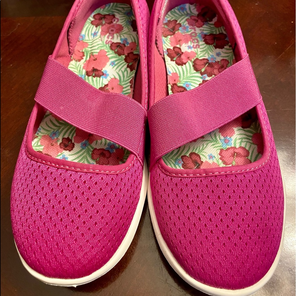 Crocs Shoes View 2